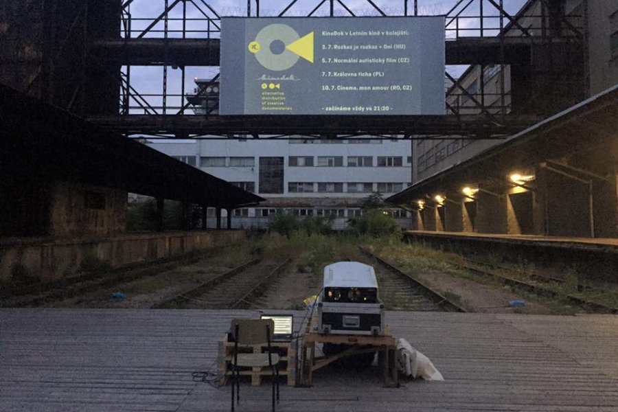 Letní filmové večery a festivaly v režii KineDoku