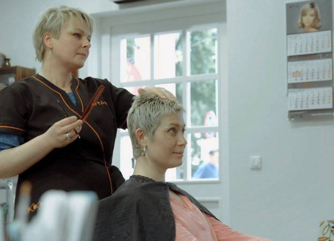W. Sisters' Beauty Salon