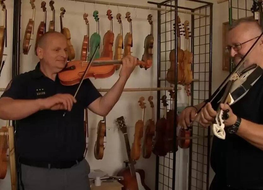 Play the fiddle