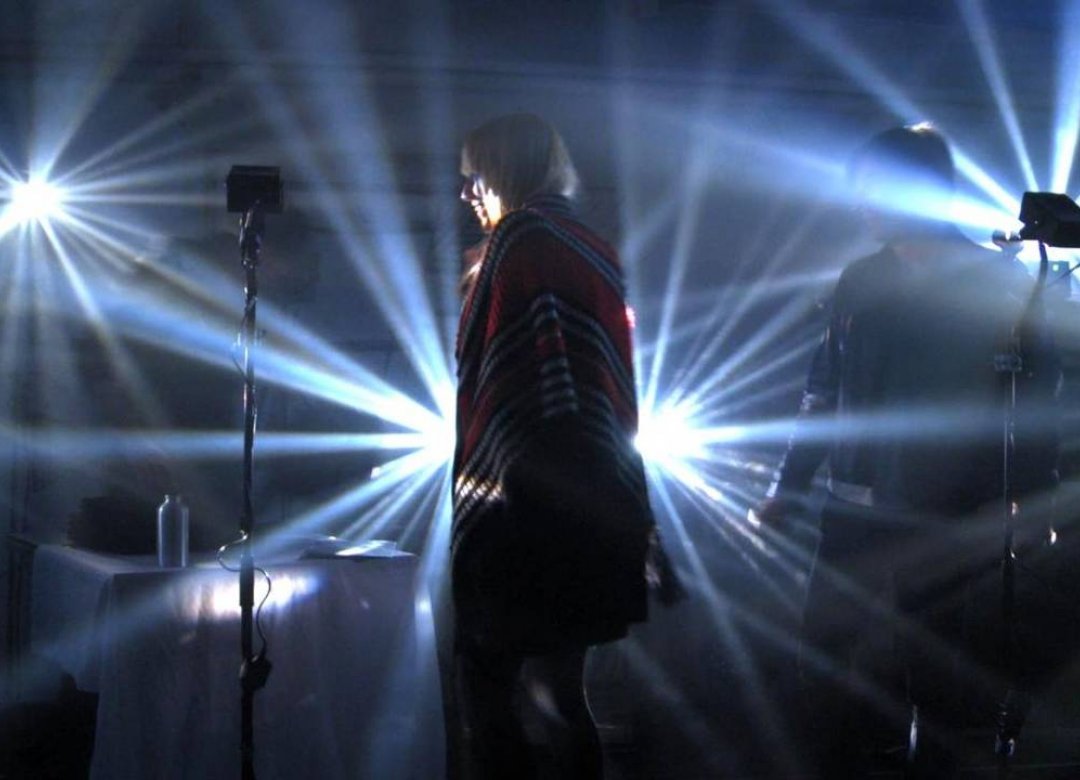 Oh Yeah, She Performs!