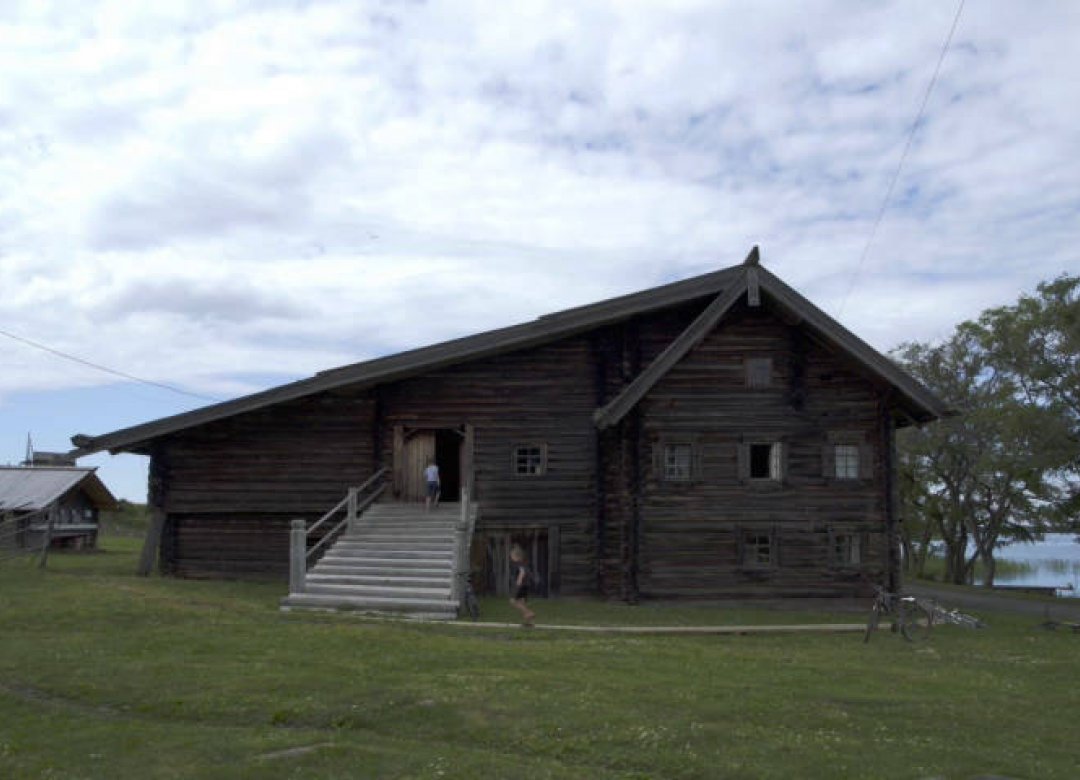 Karelia, International with Monument