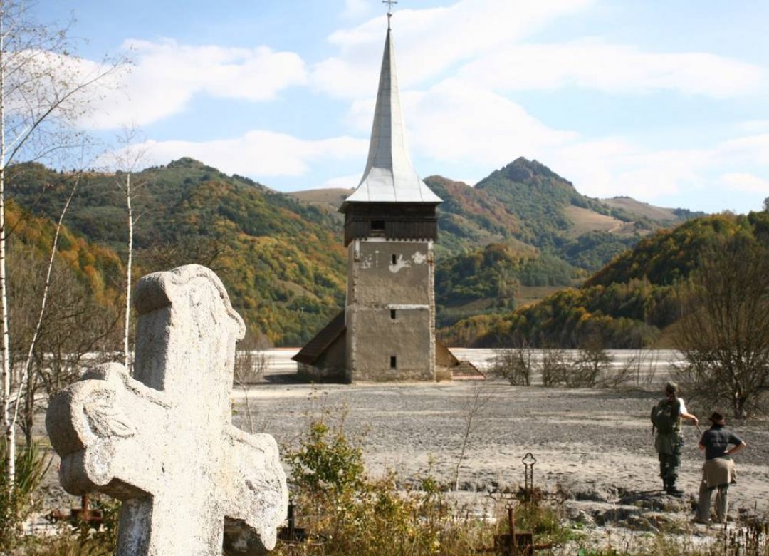 Rosia Montana, Town on the brink
