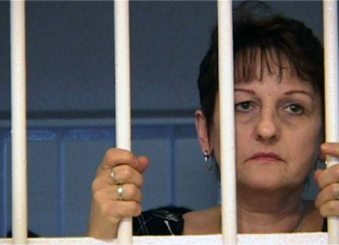 Bad Girls. Cell 77